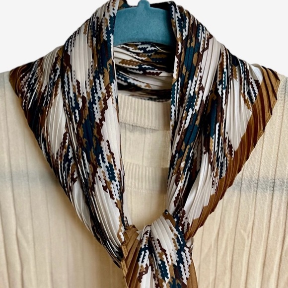 Abigail Creations Elegant Square Pleated Scarf - Picture 2 of 4
